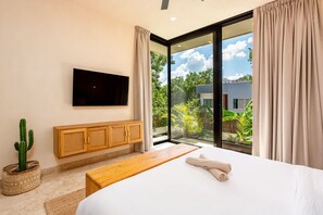 5 bedrooms, desk, iron/ironing board, WiFi