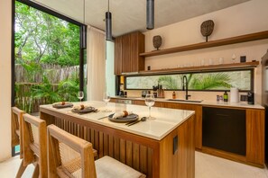 Fridge, oven, stovetop, coffee/tea maker