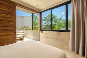 3 bedrooms, desk, iron/ironing board, free WiFi