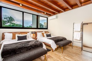 2 bedrooms, desk, iron/ironing board, free WiFi