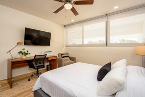 2 habitaciones, escritorio, tabla de planchar con plancha y wifi gratis 
