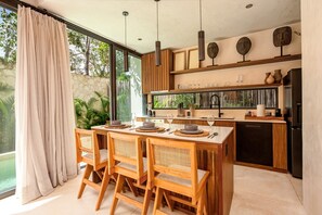 Fridge, oven, dishwasher, coffee/tea maker