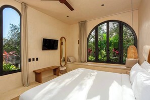 4 bedrooms, desk, iron/ironing board, free WiFi