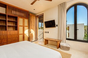 4 bedrooms, desk, iron/ironing board, free WiFi
