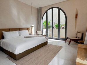 4 bedrooms, desk, iron/ironing board, free WiFi