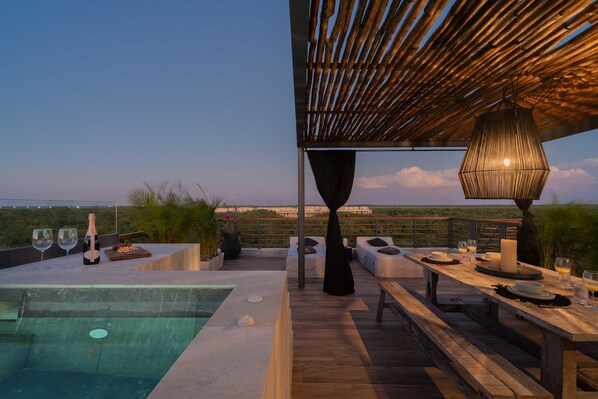 Outdoor dining