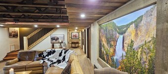 cabin in the woods with Hottub