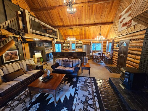 cabin in the woods with Hottub