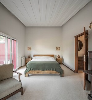4 habitaciones, tabla de planchar con plancha, internet y ropa de cama 
