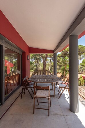 تناول الطعام بالخارج