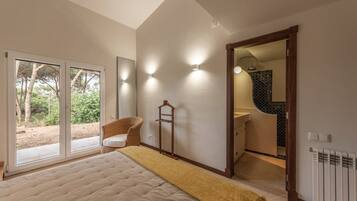 4 slaapkamers, een strijkplank/strijkijzer, internet, beddengoed