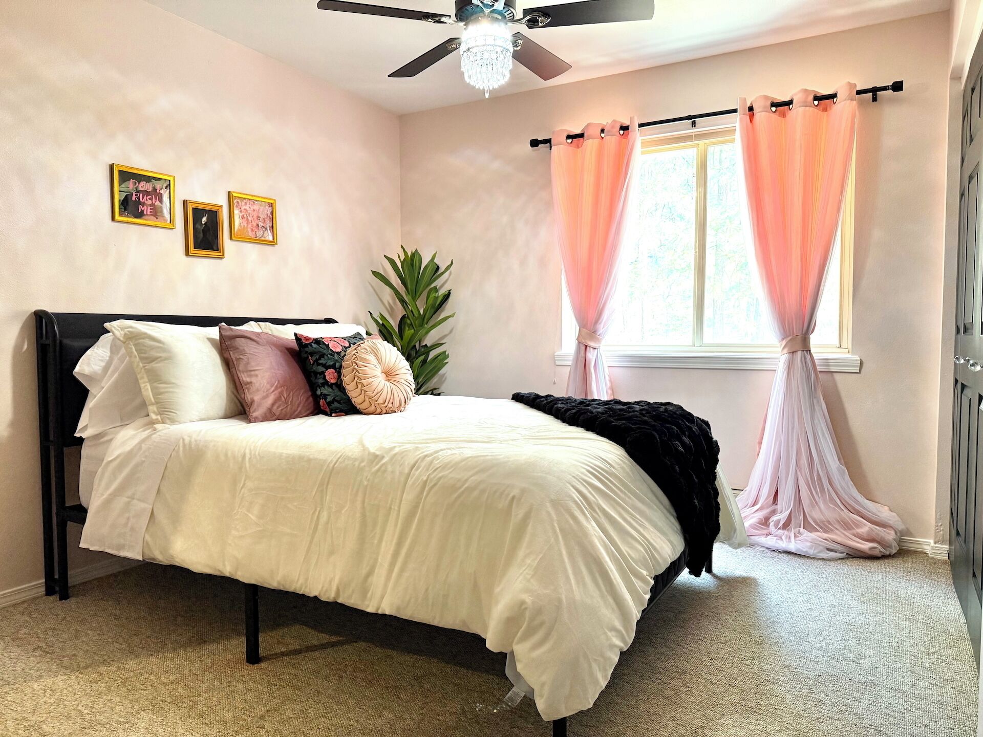 4 bedrooms, desk, iron/ironing board, travel crib