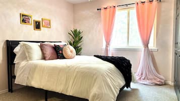 4 bedrooms, desk, iron/ironing board, travel crib