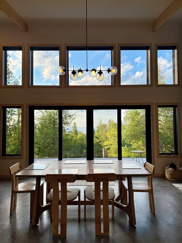 Cedar Solace Cabin: Private Forest & Lake View, Custom Sauna. 7min to Lutsen ski