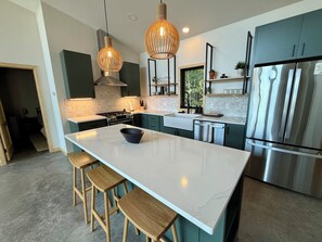 Micro-ondas, fogão, cooktop, lava-louças