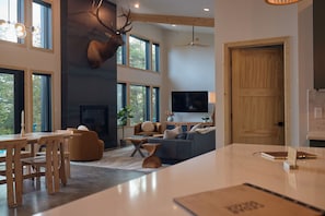 TV, fireplace