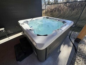 Bañera de hidromasaje al aire libre