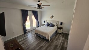 2 habitaciones, escritorio, tabla de planchar con plancha y wifi gratis