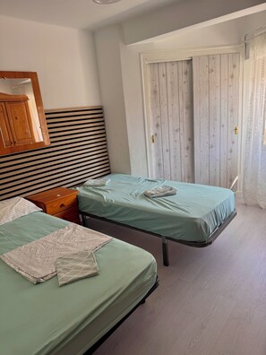 3 bedrooms, iron/ironing board, internet