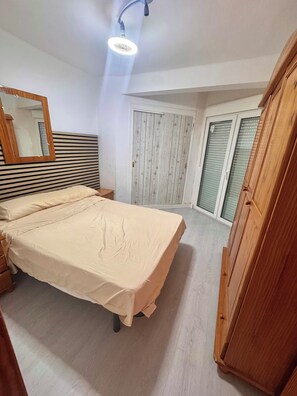 3 bedrooms, iron/ironing board, internet