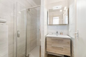 Shower, free toiletries, hair dryer, towels