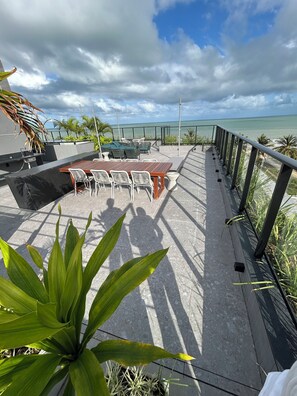 4 outdoor pools