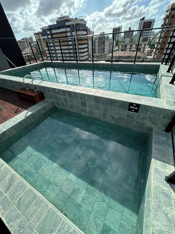 4 outdoor pools