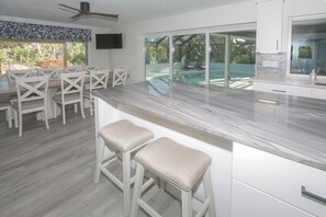 Dining - Tranquil OASIS (Sarasota)