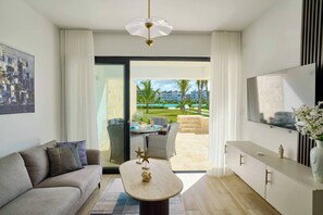 Apartment, 2 Bedrooms, Accessible, Smoking | Living room