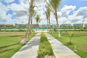 Apartment, 2 Bedrooms, Accessible, Smoking | Property grounds