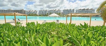 Luxury Escape Private Jacuzzi, Beach, Punta Cana Sleep 5