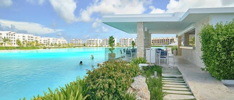 Departamento, 2 habitaciones, con acceso para personas discapacitadas, para fumadores | Alberca | Alberca al aire libre