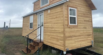 Large Tiny Home Cabin - Sleeps 6