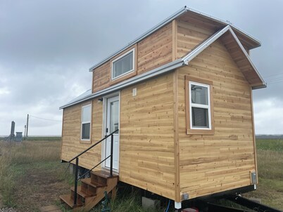 Large Tiny Home Cabin - Sleeps 6