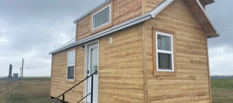 Large Tiny Home Cabin - Sleeps 6