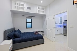 1 bedroom, desk, iron/ironing board, WiFi