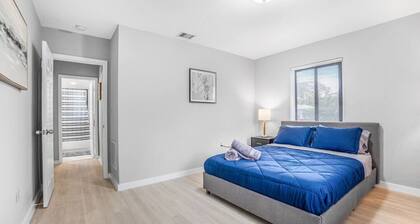 Sunny Casita Grey/steps to Coral Gables