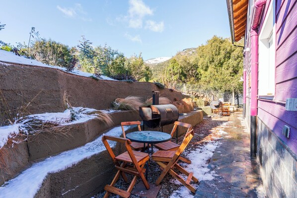 Outdoor dining - Patagonian Apartment by the Mountain (San Carlos de Bariloche)