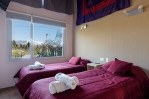 2 habitaciones, tabla de planchar con plancha, internet y ropa de cama
