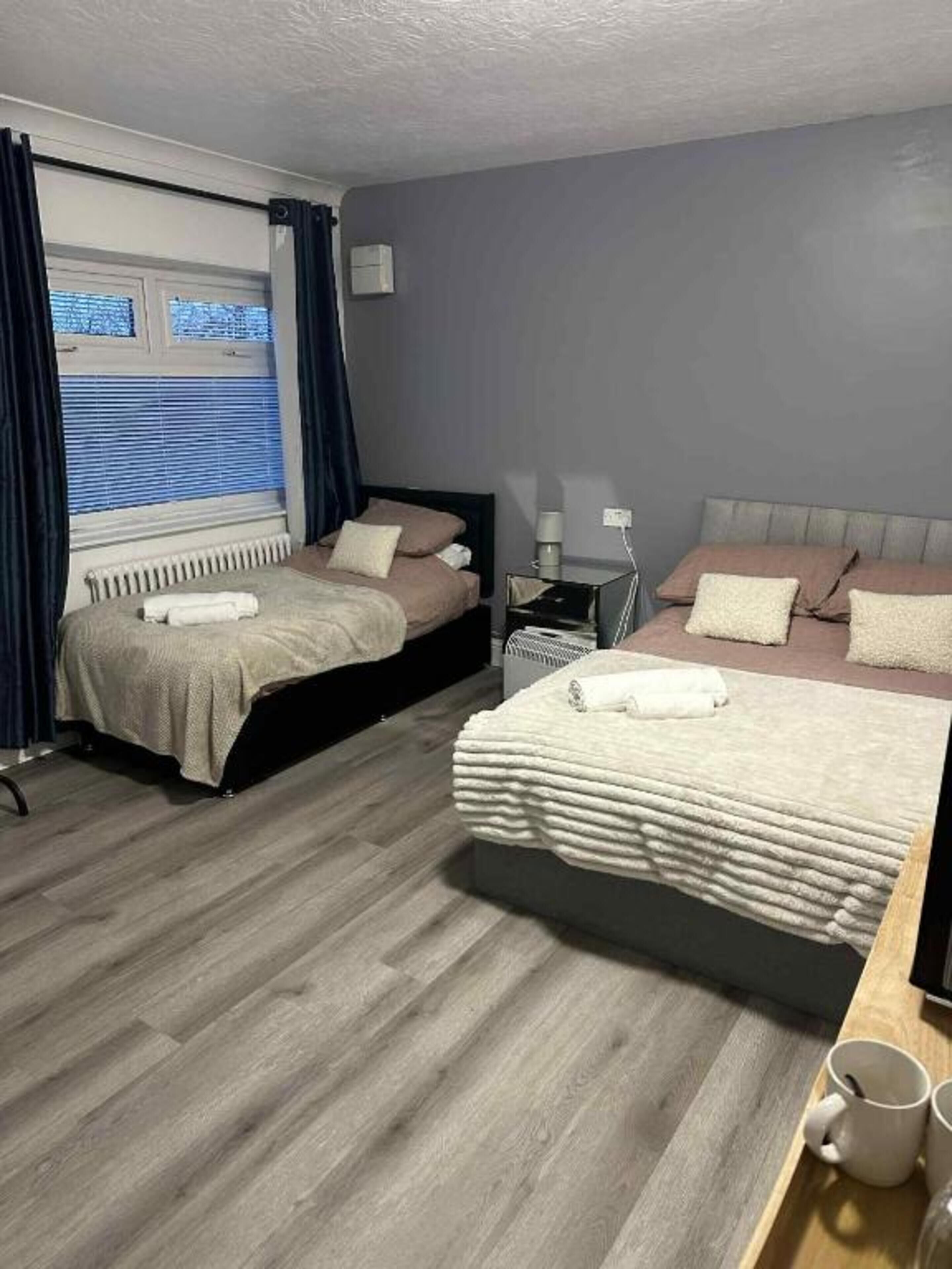 Standard Family of 3 Room | Tabla de planchar con plancha, wifi gratis y ropa de cama 