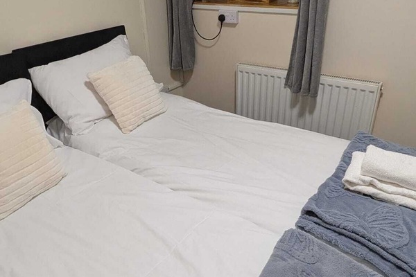 Klassieke kamer, 1 twee- of 2 eenpersoonsbedden | Een strijkplank/strijkijzer, gratis wifi, beddengoed