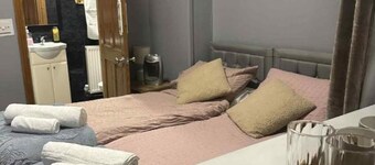 โอโย ปรินซ์ทาวน์ ลอดจ์, ใกล้ เบรกอน บีคอนส์ & ไบค์ พาร์ค เวลส์, จอดรถฟรี