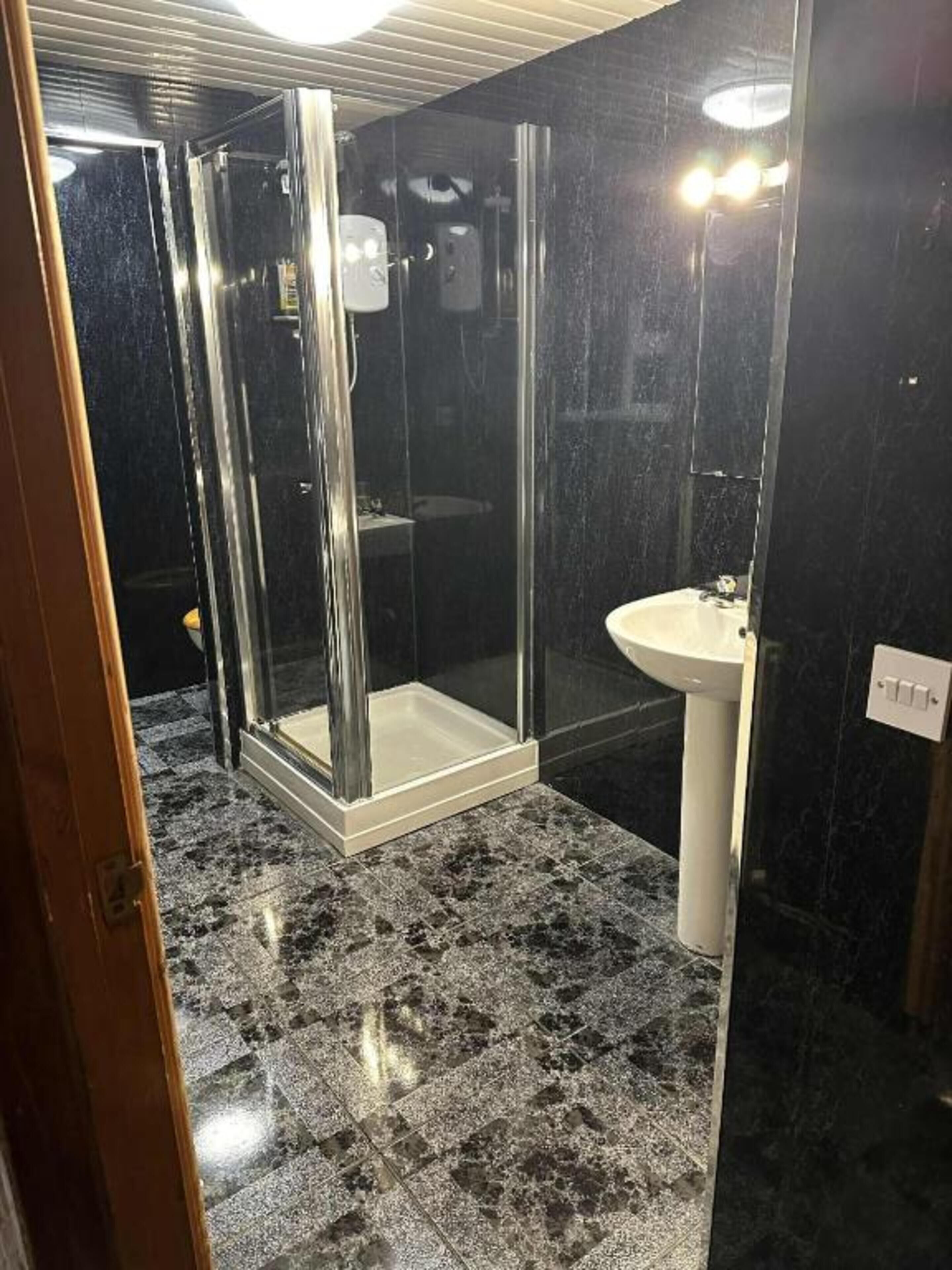 Superior Family of 3 | Bathroom | Shower, hair dryer, towels