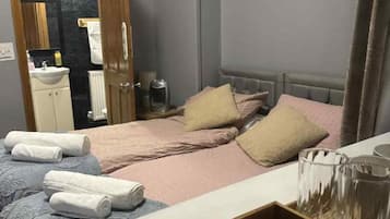 Standard Twin Room - Shared | Iron/ironing board, free WiFi, bed sheets