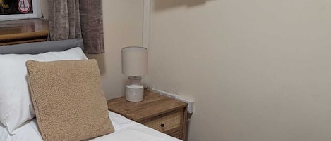 Camera Classic con letto matrimoniale o 2 letti singoli | Ferro/asse da stiro, Wi-Fi gratuito, lenzuola