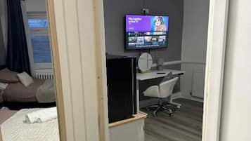 Premium 2 Bed Chalet | Iron/ironing board, free WiFi, bed sheets