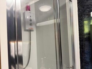 Standard Twin Room | Iron/ironing board, free WiFi, bed sheets - OYO Prince of Wales Country Hotel (Princetown)