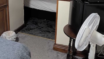 Classic Room | Iron/ironing board, free WiFi, bed sheets