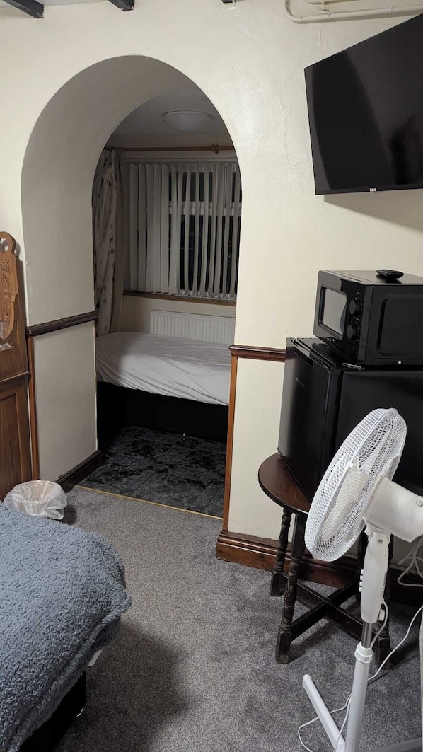 Classic Room | Iron/ironing board, free WiFi, bed sheets