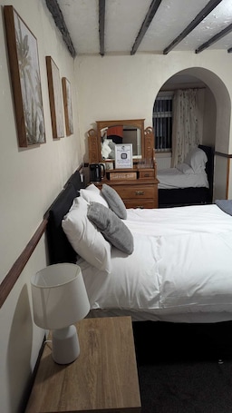 Classic Room | Iron/ironing board, free WiFi, bed sheets